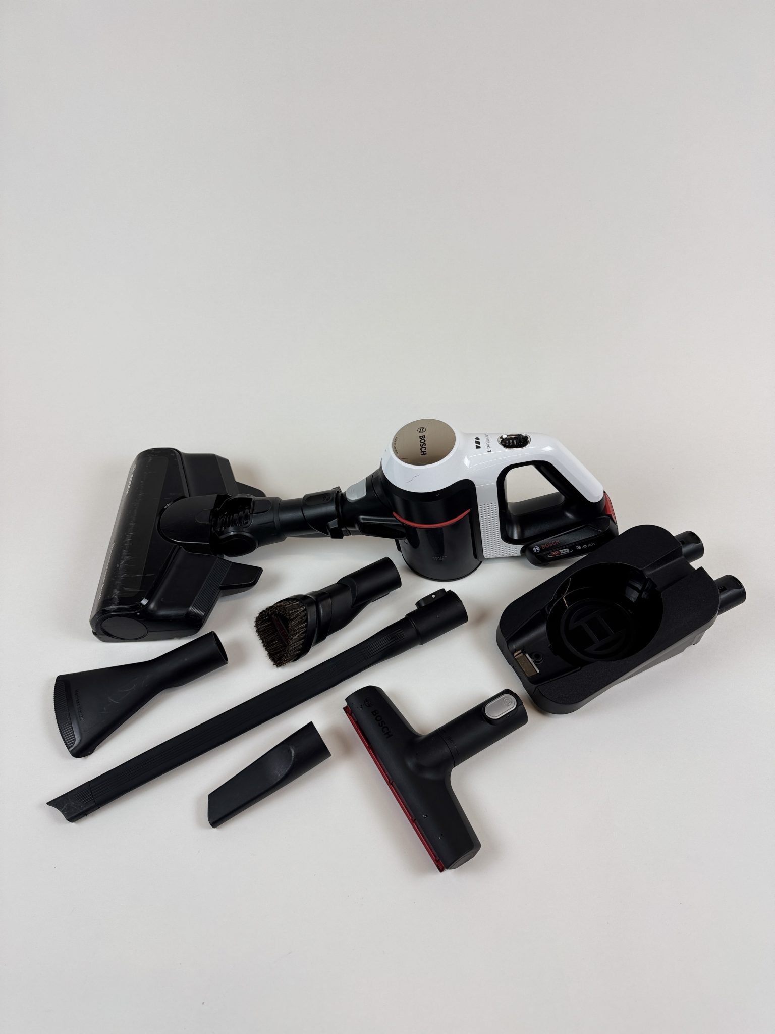 Bosch Unlimited 7 BSS711W dulkių siurblys - šluota